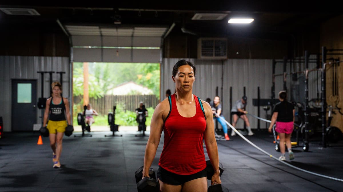 Ashley farmer carry at LVL WOD
